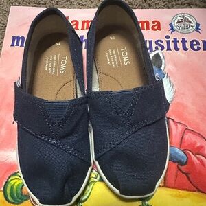 Tom’s, toddler/little kid size 9